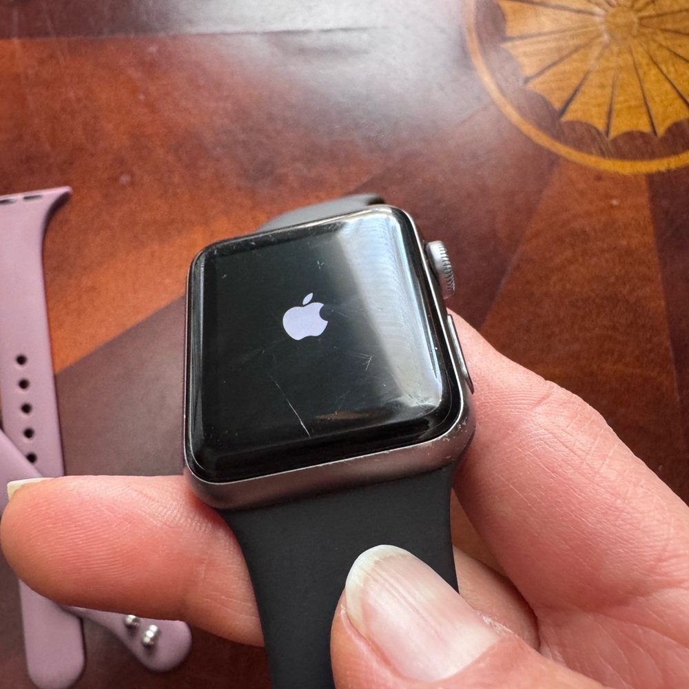Apple Watch Series 3 size 38mm - Picture 3 of 5